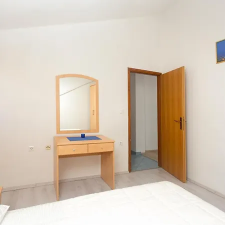 Apartman Dora *