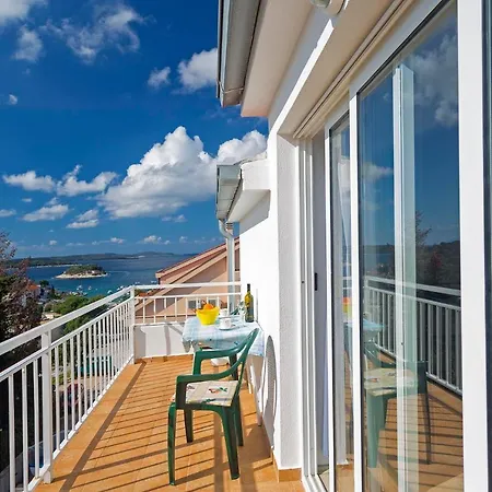 Apartman Dora *