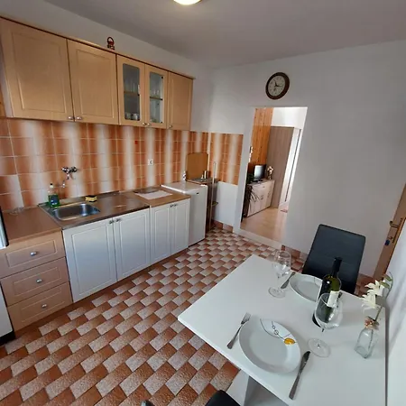 Dora Apartman *