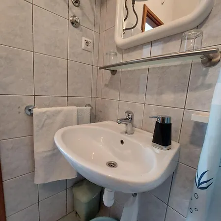 Apartman Dora *