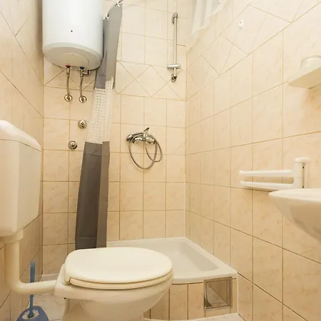 Apartman Dora *
