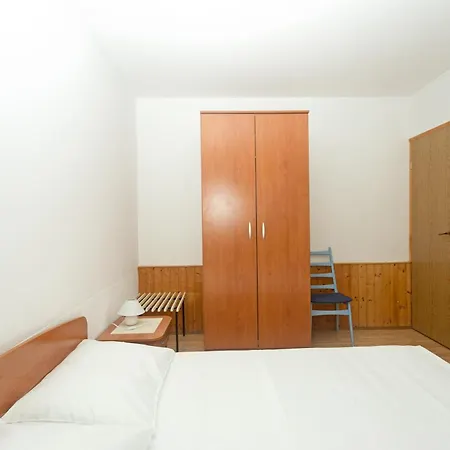 Διαμέρισμα Dora *