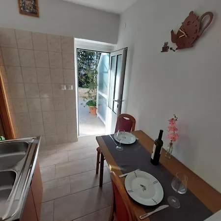 Dora Apartman *