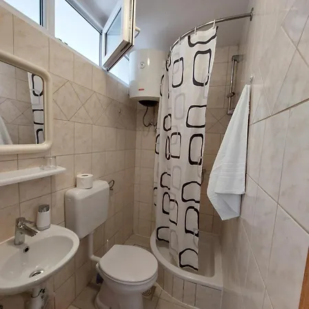 Apartman Dora *