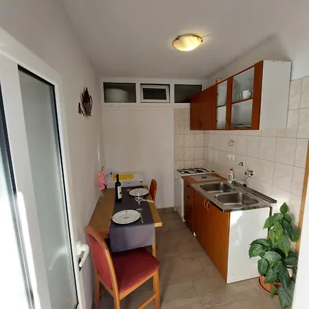 Dora Apartman *
